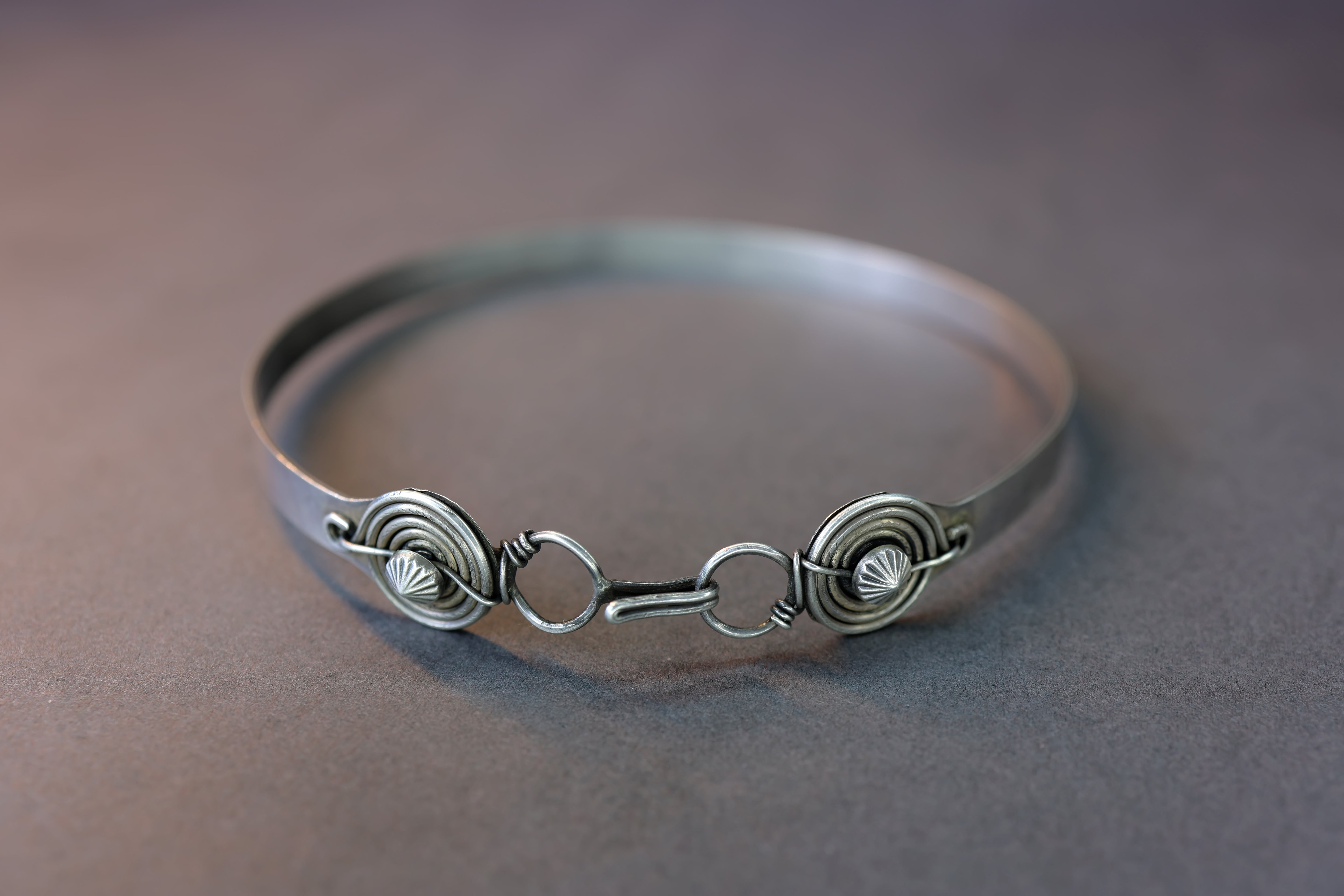 Elegant Silver Chitak